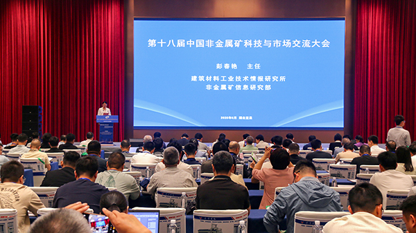 從石墨到石英，頂立科技裝備領航非金屬礦物材料制備新方向 (1).jpg